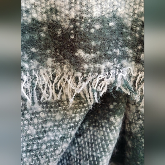 NWT | Torrid Green & White Marled Scarf - Picture 3 of 7